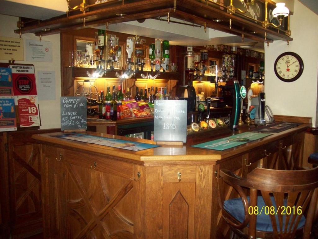 The Crown Hotel Σουίντον Εξωτερικό φωτογραφία